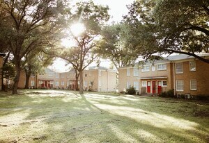 Brookview Hills in Waco, TX - Building Photo