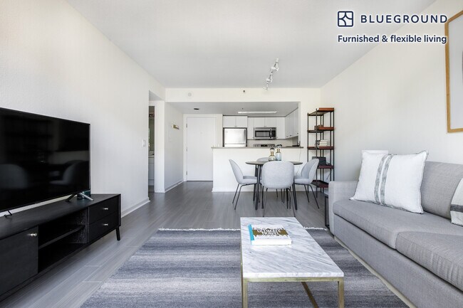 2 Townsend St in San Francisco, CA - Building Photo - Building Photo