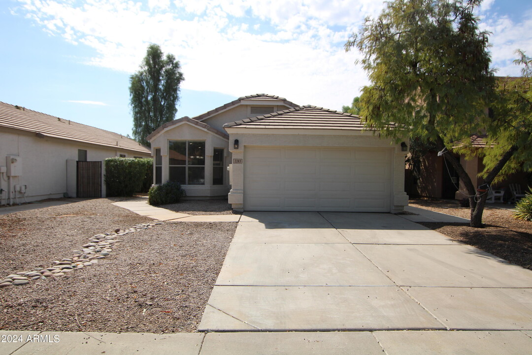 2283 E Pinto Dr in Gilbert, AZ - Building Photo