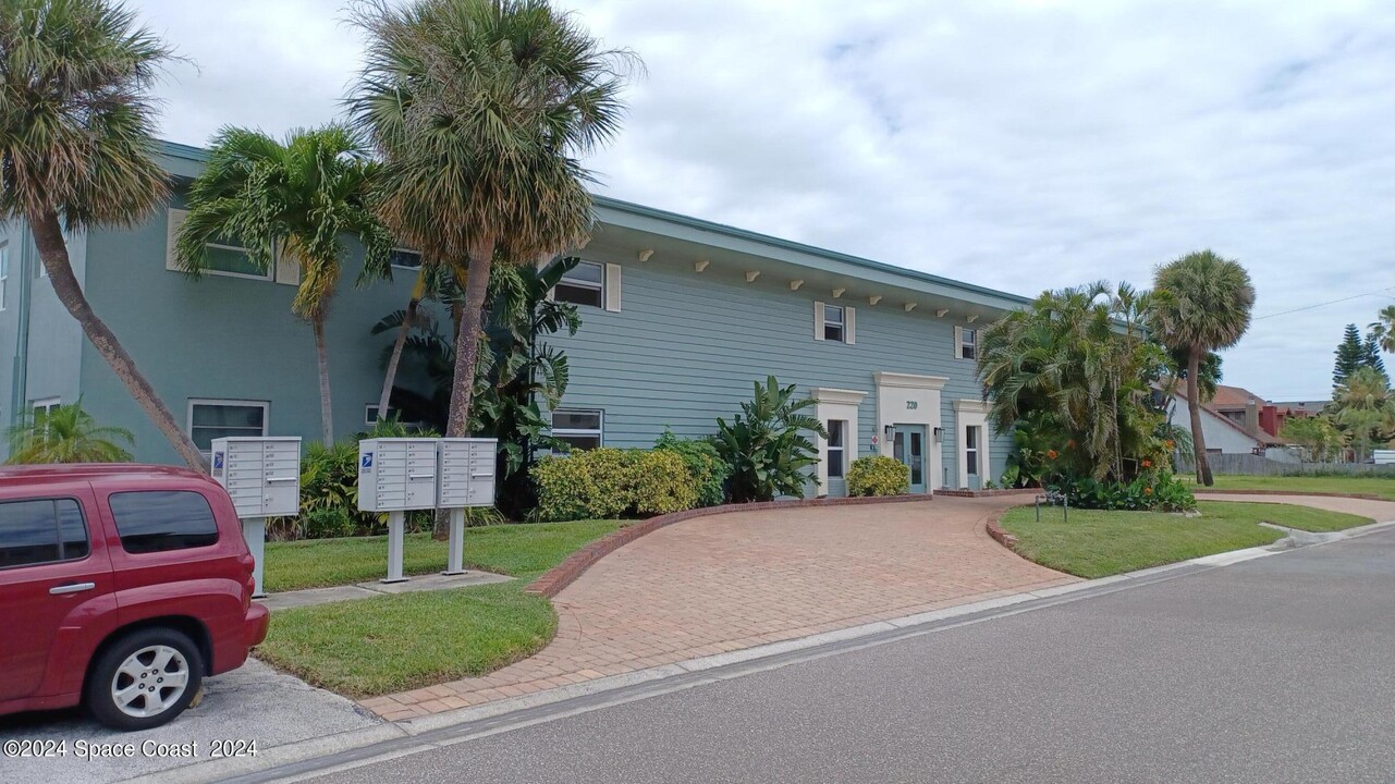 220 Columbia Dr in Cape Canaveral, FL - Building Photo