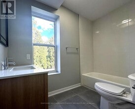 9 Wellington St E in Aurora, ON - Building Photo - Building Photo