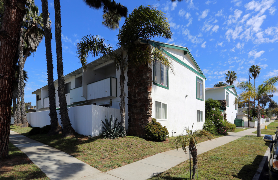 806 Surfrider Way in Oceanside, CA - Building Photo