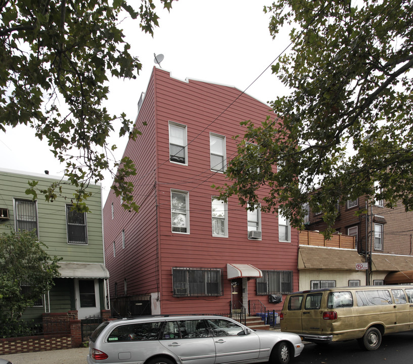 187 Skillman Ave in Brooklyn, NY - Building Photo