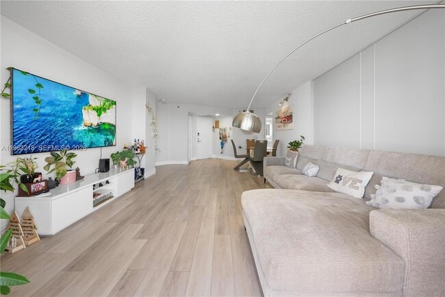 3530 Mystic Pointe Dr, Unit 1406 in Aventura, FL - Building Photo - Building Photo