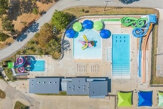 1558 San Sebastien Dr in Conroe, TX - Foto de edificio - Building Photo