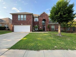 3720 Queenswood Ct in Fort Worth, TX - Foto de edificio - Building Photo