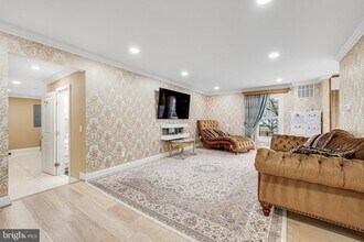 10904 Gainsborough Rd in Potomac, MD - Building Photo - Building Photo