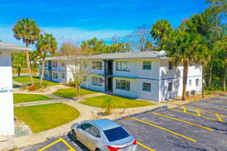 Howry Garden Apartments in DeLand, FL - Building Photo - Primary Photo