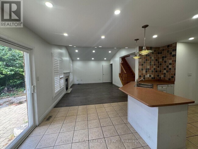 1684 Norris Cir in Milton, ON - Building Photo - Building Photo