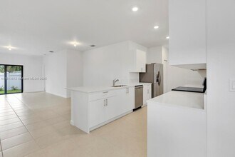 3050 Park Pl in Dania Beach, FL - Building Photo - Building Photo