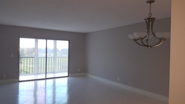 14376 Amberly Ln-Unit -407 in Delray Beach, FL - Building Photo - Building Photo