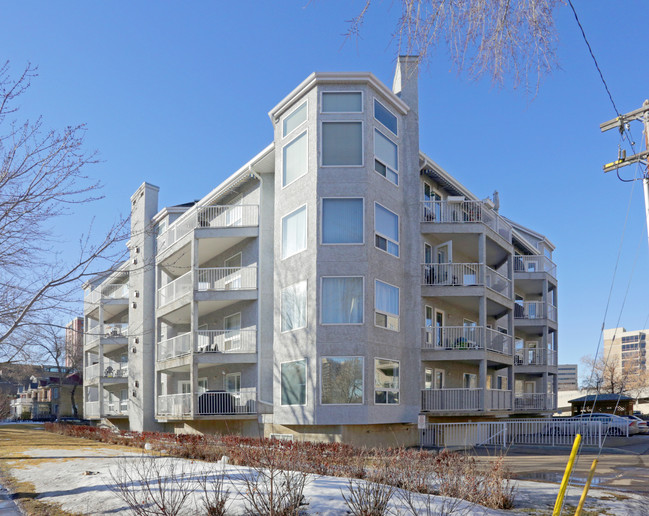 Crofton House in Edmonton, AB - Building Photo - Building Photo