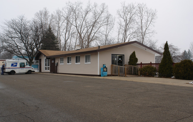 Delhi Manor in Holt, MI - Foto de edificio - Building Photo