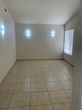 2116 Mark Ave in Palmdale, CA - Foto de edificio - Building Photo