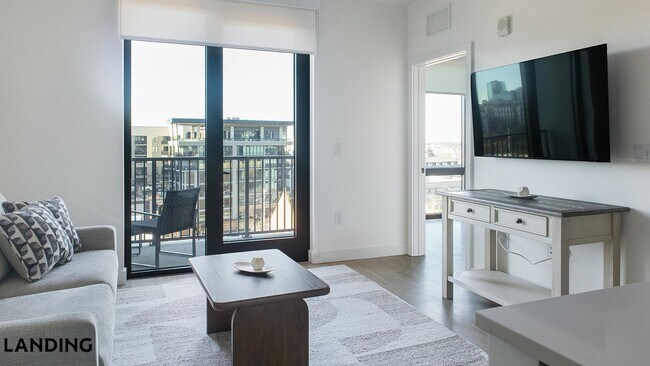 1007 S Mint St, Unit 816 in Charlotte, NC - Building Photo - Building Photo