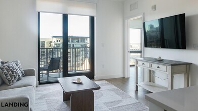 1007 S Mint St, Unit 816 in Charlotte, NC - Building Photo - Building Photo