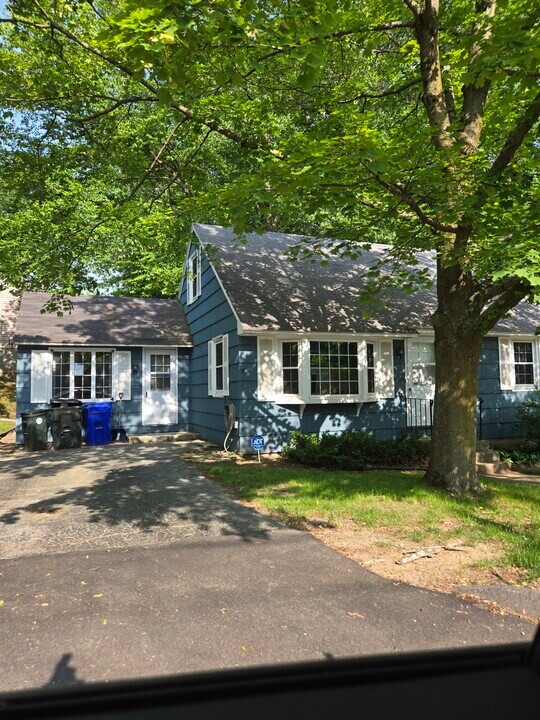 1280 S Beech St in Manchester, NH - Foto de edificio