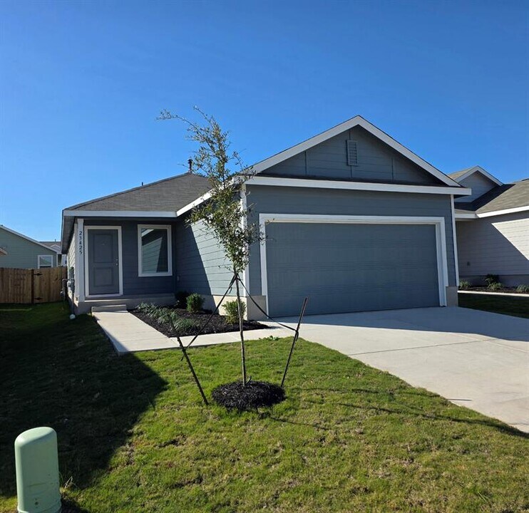 23425 Firelight Dr in Elgin, TX - Building Photo