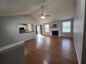 1731 Cliffcrest Dr in Duncanville, TX - Foto de edificio - Building Photo