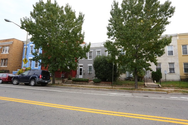 2015 4th St NE