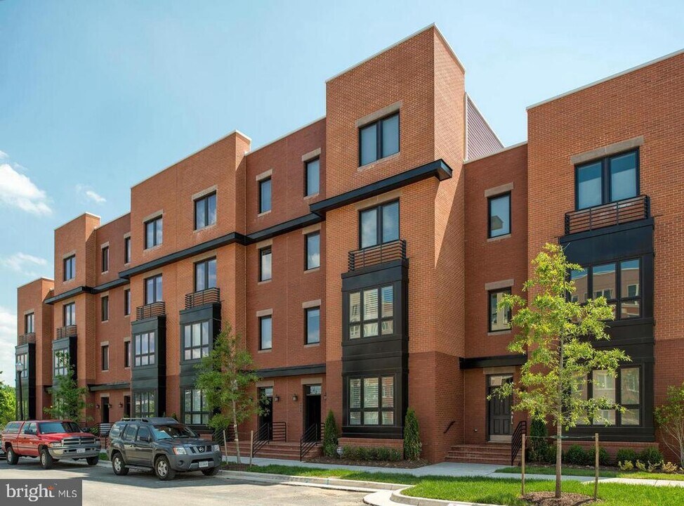 1820 Potomac Ave in Alexandria, VA - Building Photo