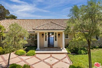 10820 Ambazac Way in Los Angeles, CA - Building Photo - Building Photo