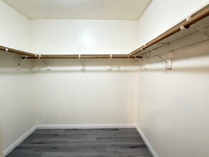 6802 Bonillo Dr in Las Vegas, NV - Building Photo - Building Photo