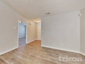 10333 Hugue Way in Charlotte, NC - Building Photo - Building Photo