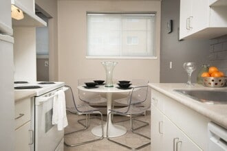 Harwood House in Winnipeg, MB - Building Photo - Building Photo