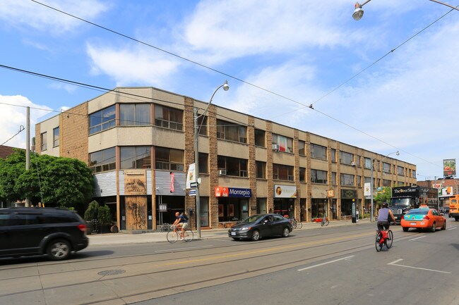 1272-1288 Dundas St W in Toronto, ON - Building Photo - Building Photo