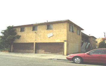 2755 E 58th St in Huntington Park, CA - Building Photo - Building Photo