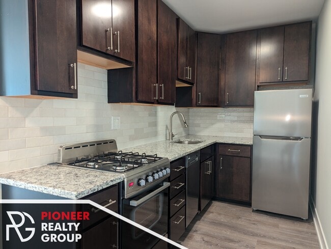 417 W Barry Ave, Unit 2