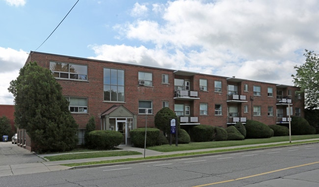 Longwood Apartments in Hamilton, ON - Building Photo - Building Photo