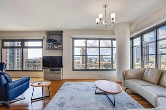 645 Front St, Unit 1411 in San Diego, CA - Building Photo - Building Photo