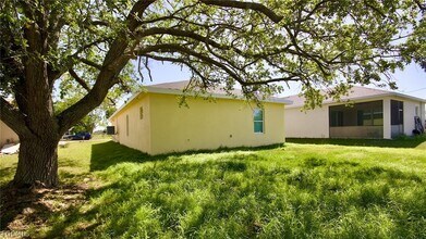 3433 Jeffcott St in Ft. Myers, FL - Foto de edificio - Building Photo