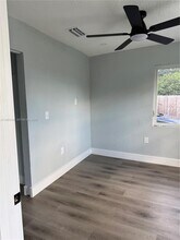 555 NW 100th Terrace in Miami, FL - Building Photo - Building Photo