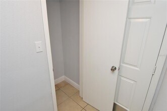 8649 Fancy Finch Dr in Tampa, FL - Building Photo - Building Photo