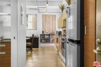 738 S Los Angeles St in Los Angeles, CA - Building Photo - Building Photo
