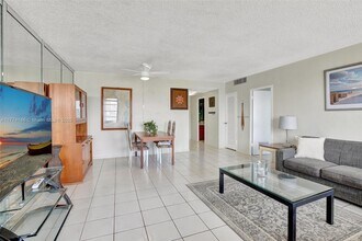 3111 N Ocean Dr, Unit 308 in Hollywood, FL - Building Photo - Building Photo