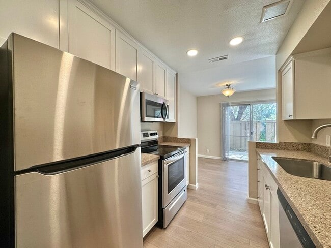 4065 Porte La Paz in San Diego, CA - Building Photo - Building Photo