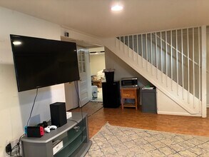 2405 N Quintana St in Arlington, VA - Foto de edificio - Building Photo