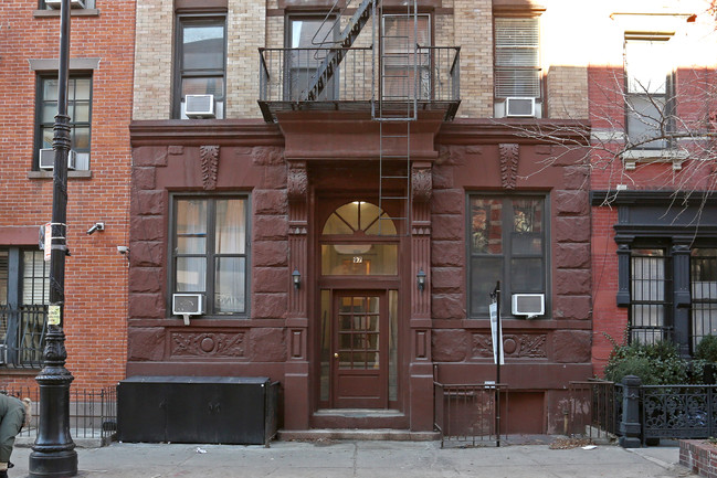 97 Perry St in New York, NY - Building Photo - Building Photo