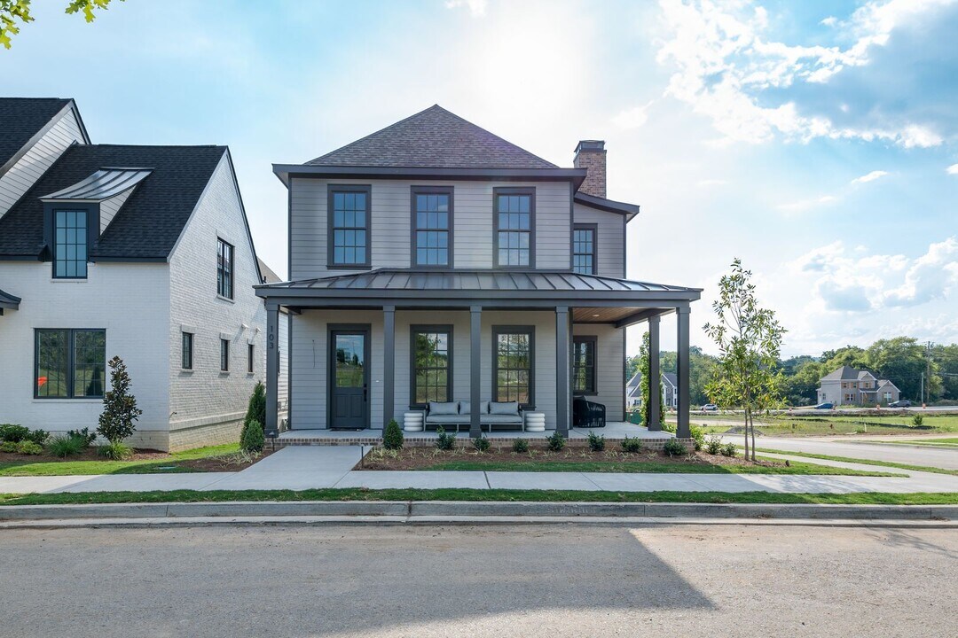 103 Cardiff Dr in Spring Hill, TN - Foto de edificio