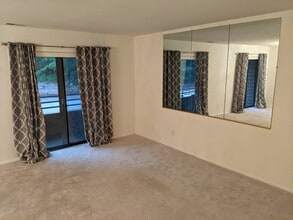 6903 Jones View Dr, Unit #2B in Baltimore, MD - Building Photo - Building Photo