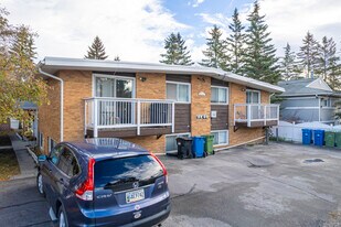 4135 Bow Trl SW in Calgary, AB - Building Photo