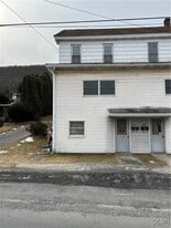 305 E Catawissa St in Nesquehoning, PA - Building Photo
