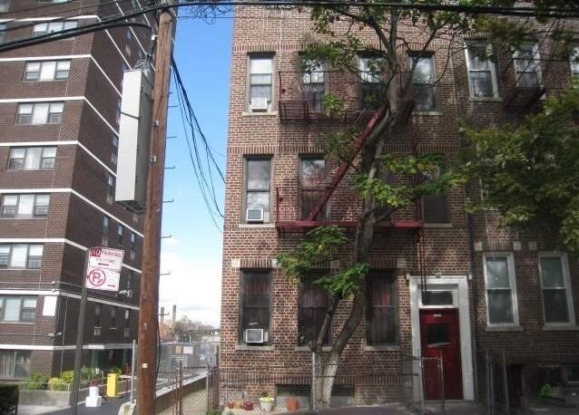 427 27th Ave in Astoria, NY - Building Photo