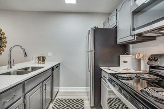 Evaline Apartments in Dallas, TX - Foto de edificio - Building Photo