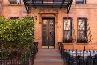 242 Baltic St in Brooklyn, NY - Building Photo - Building Photo