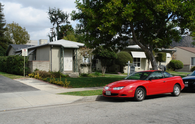 1525 Dixon St in Glendale, CA - Foto de edificio - Building Photo